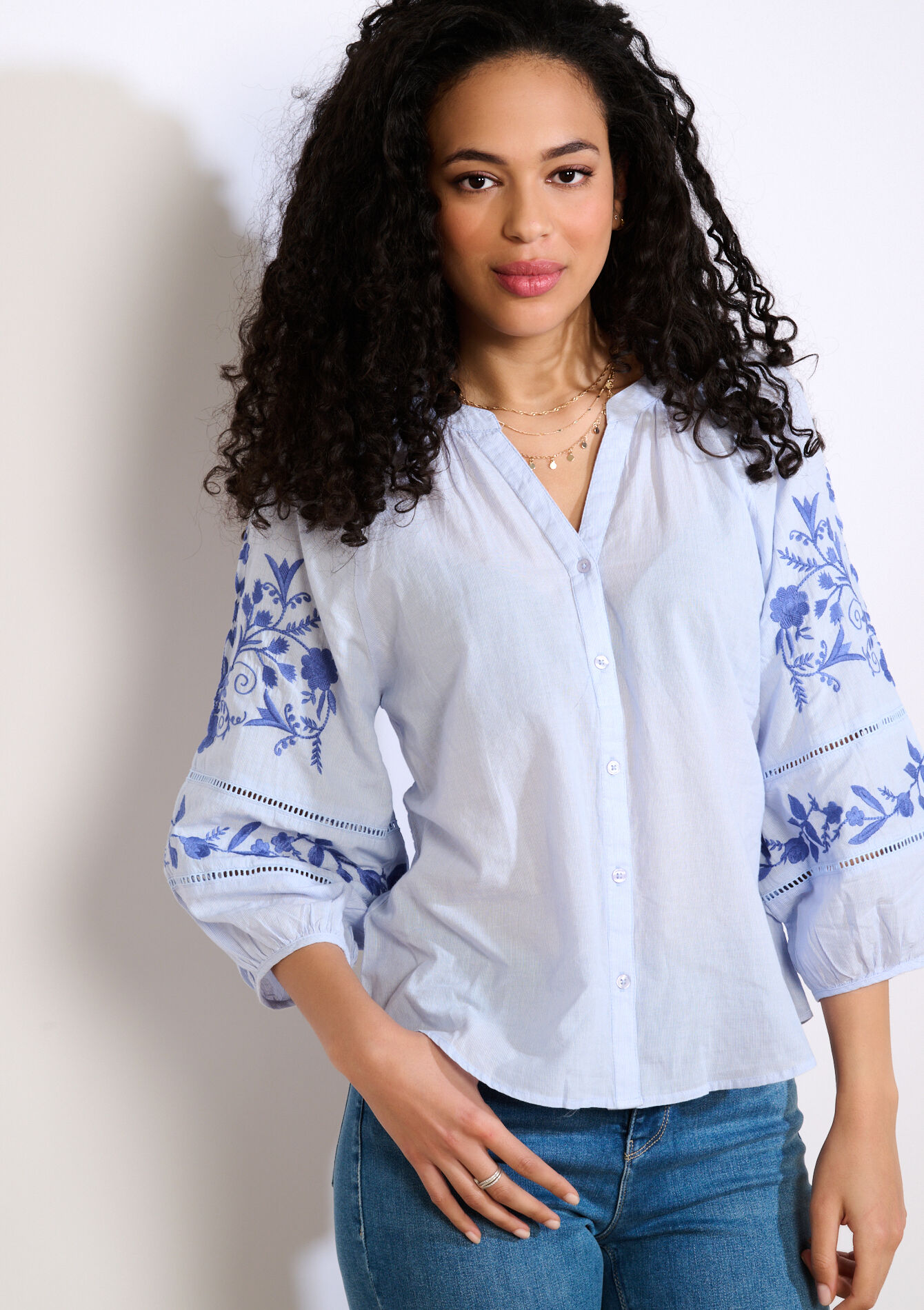 Romantisch geborduurd hemd - BLUE PASTEL - 05702949_3003