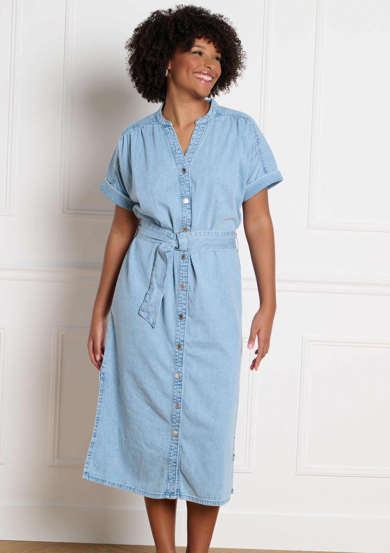 Denim midi-jurk met ceintuur - BLUE BLEACHED - 08104293_0502