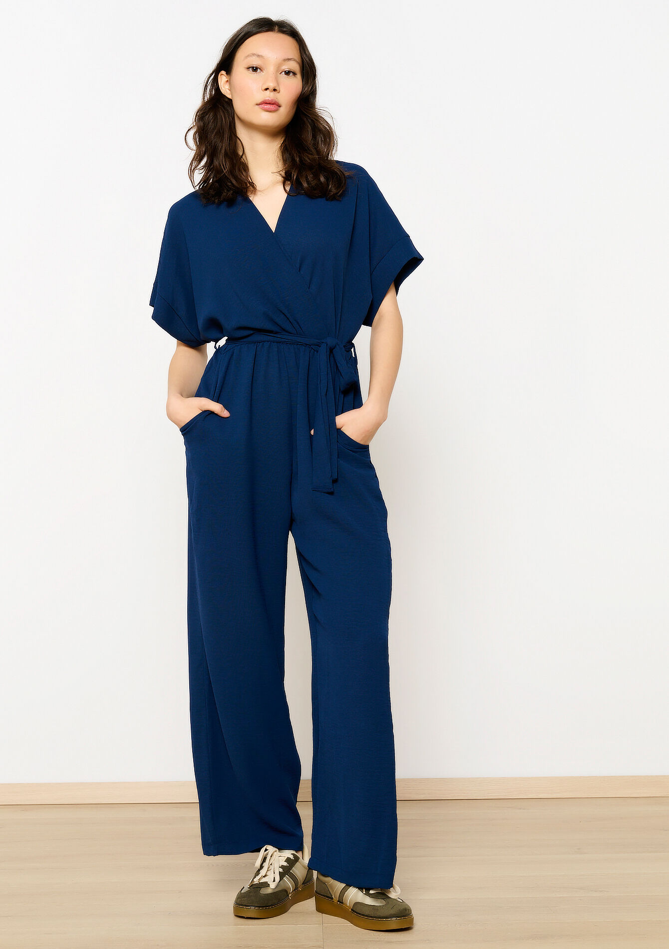 Vloeiende jumpsuit met ceintuur, Vloeiende jumpsuit met ceintuur - NAVY BASIC - 06004613_2723