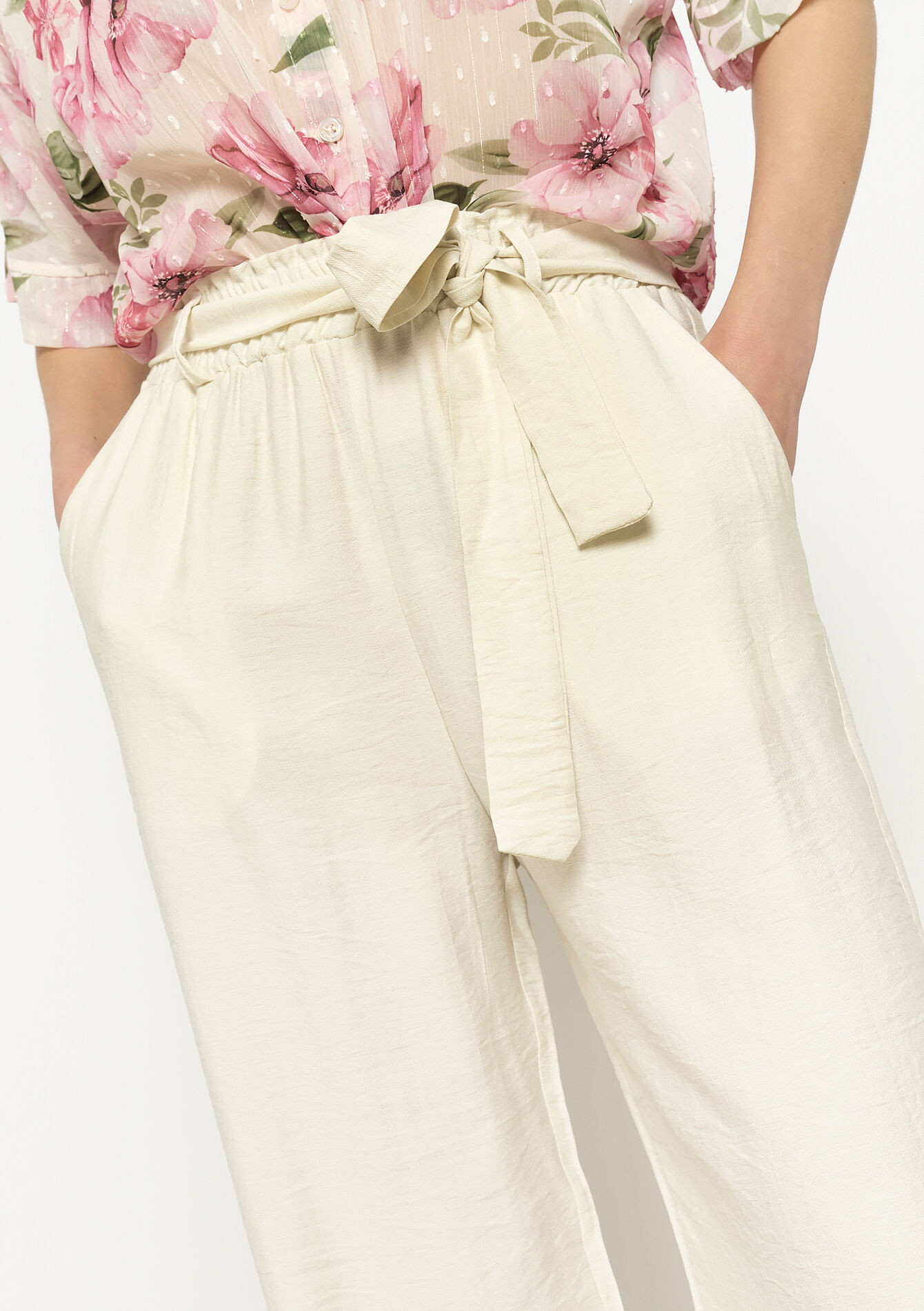 Vloeiende broek met ceintuur - VANILLA WHITE - 06600976_1013