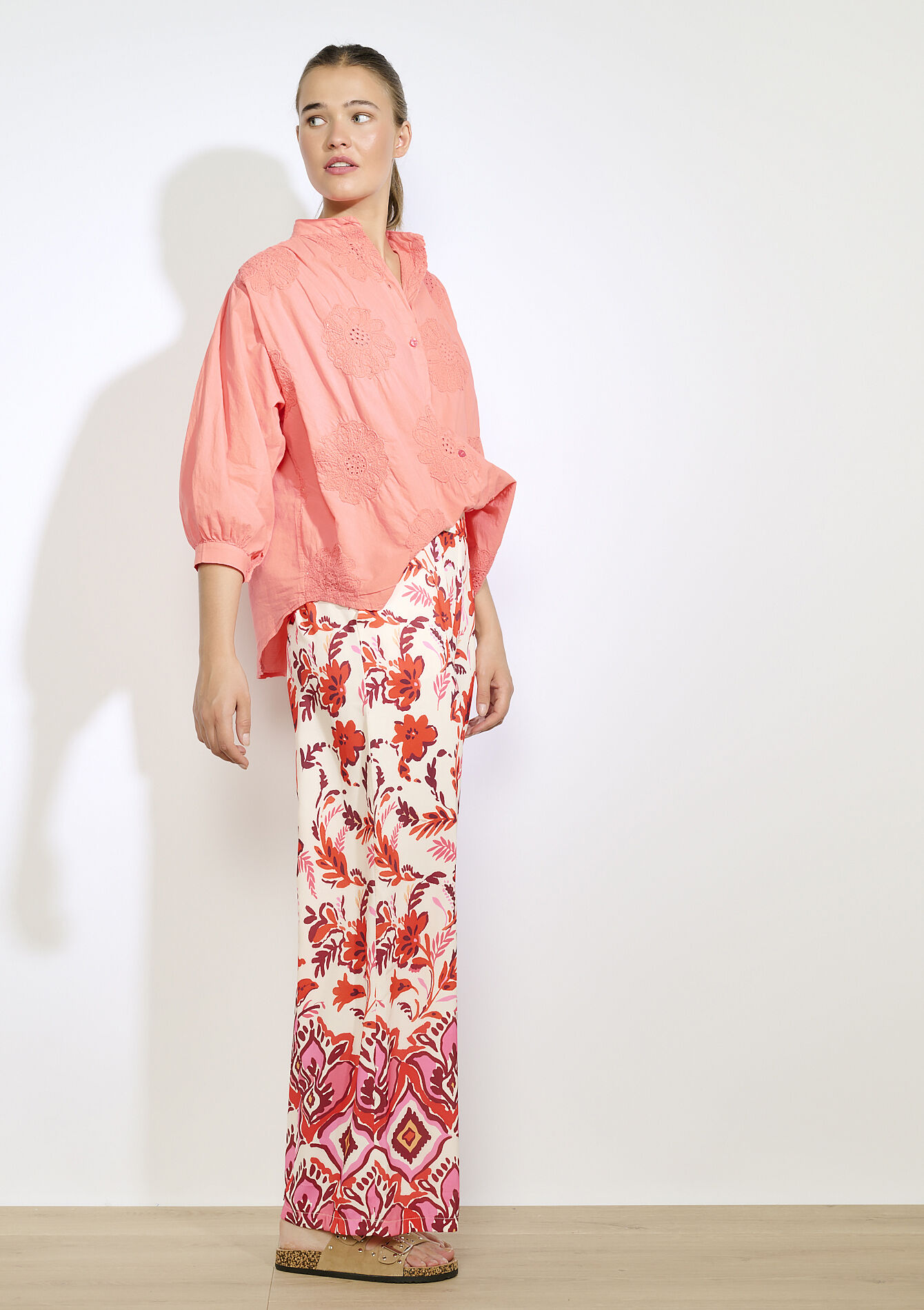 Blouse met broderie anglaise, Blouse met broderie anglaise - CORAL BRIGHT - 05702886_2007