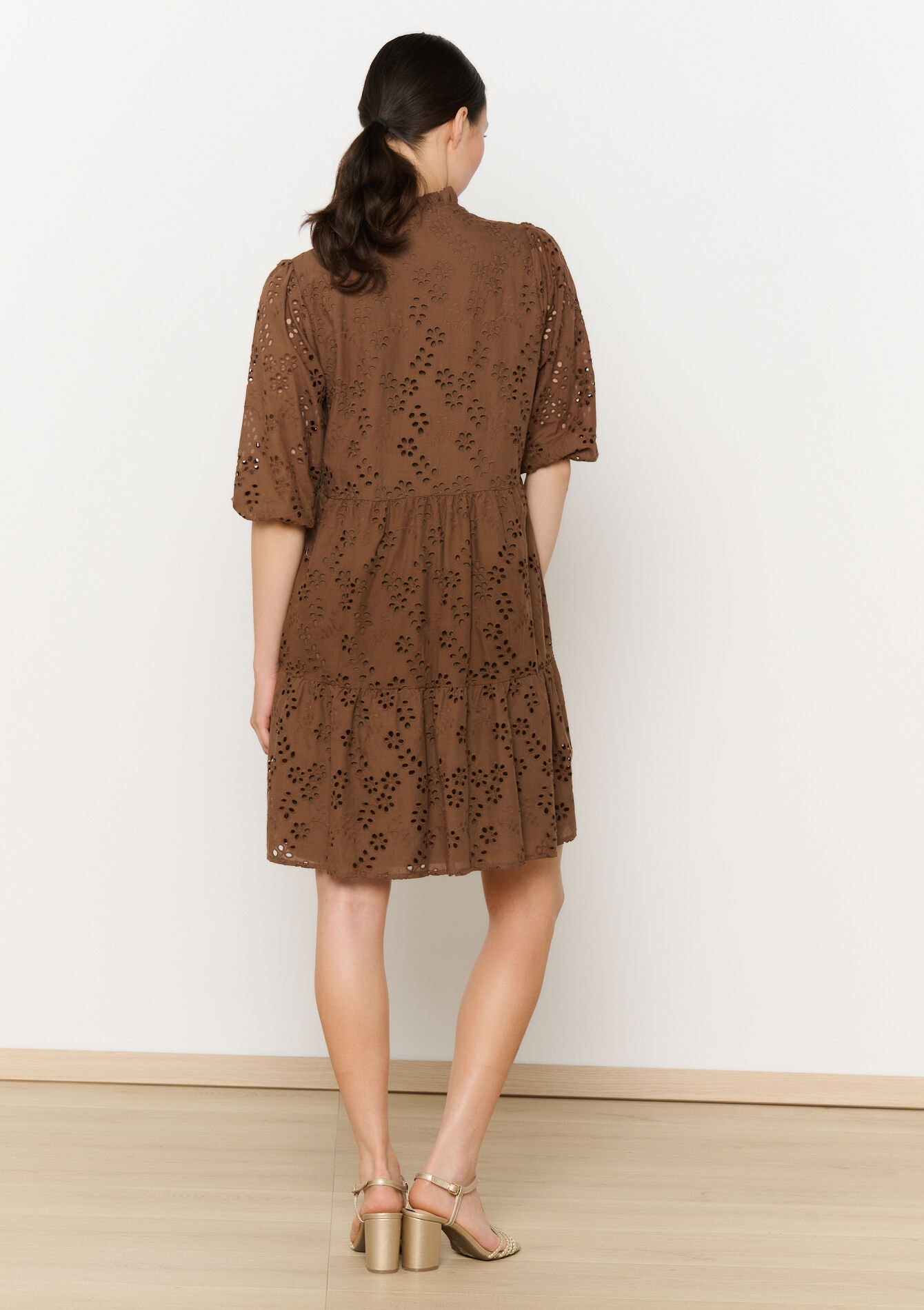 Geborduurde korte jurk, Geborduurde korte jurk - BROWN DARK CHOCOLATE - 08104069_3720