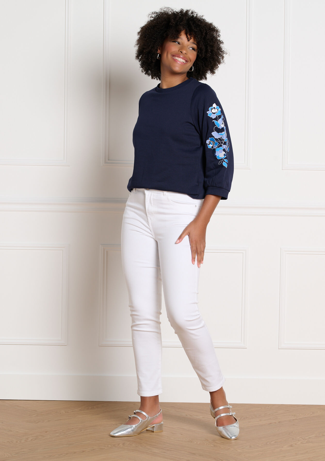Sweatshirt met geborduurde mouwen - NAVY BASIC - 03001829_2723