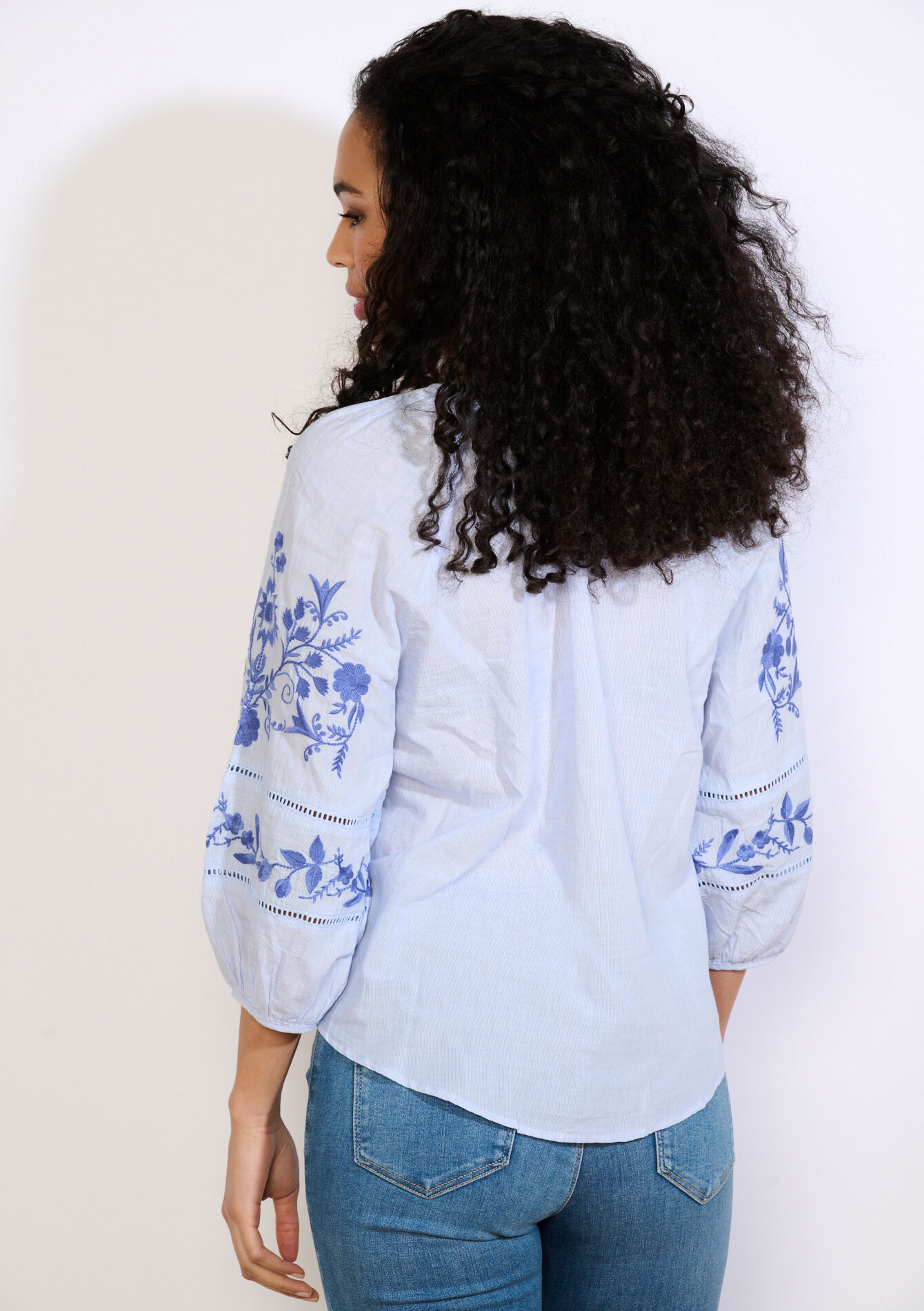 Romantisch geborduurd hemd - BLUE PASTEL - 05702949_3003