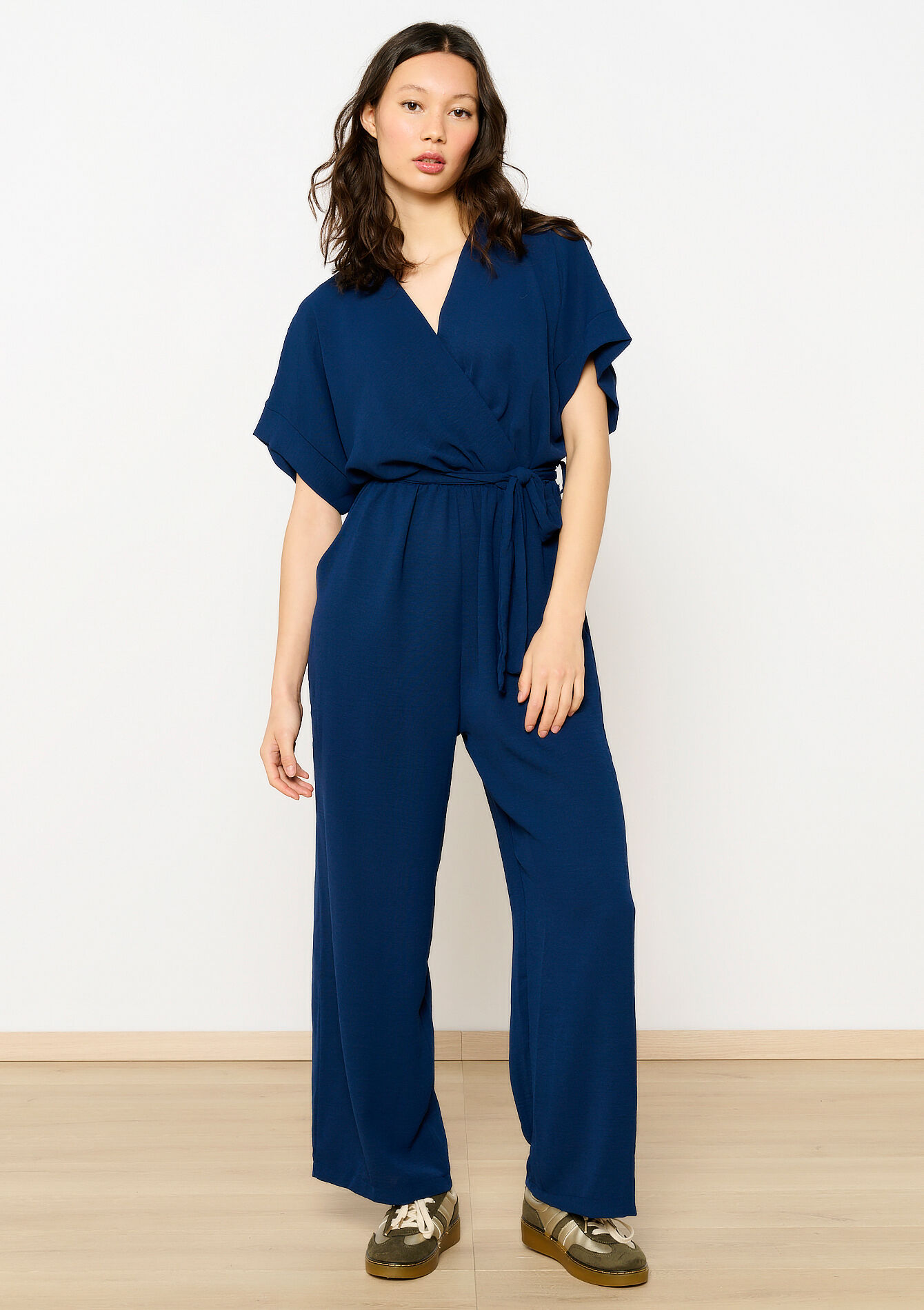 Vloeiende jumpsuit met ceintuur, Vloeiende jumpsuit met ceintuur - NAVY BASIC - 06004613_2723