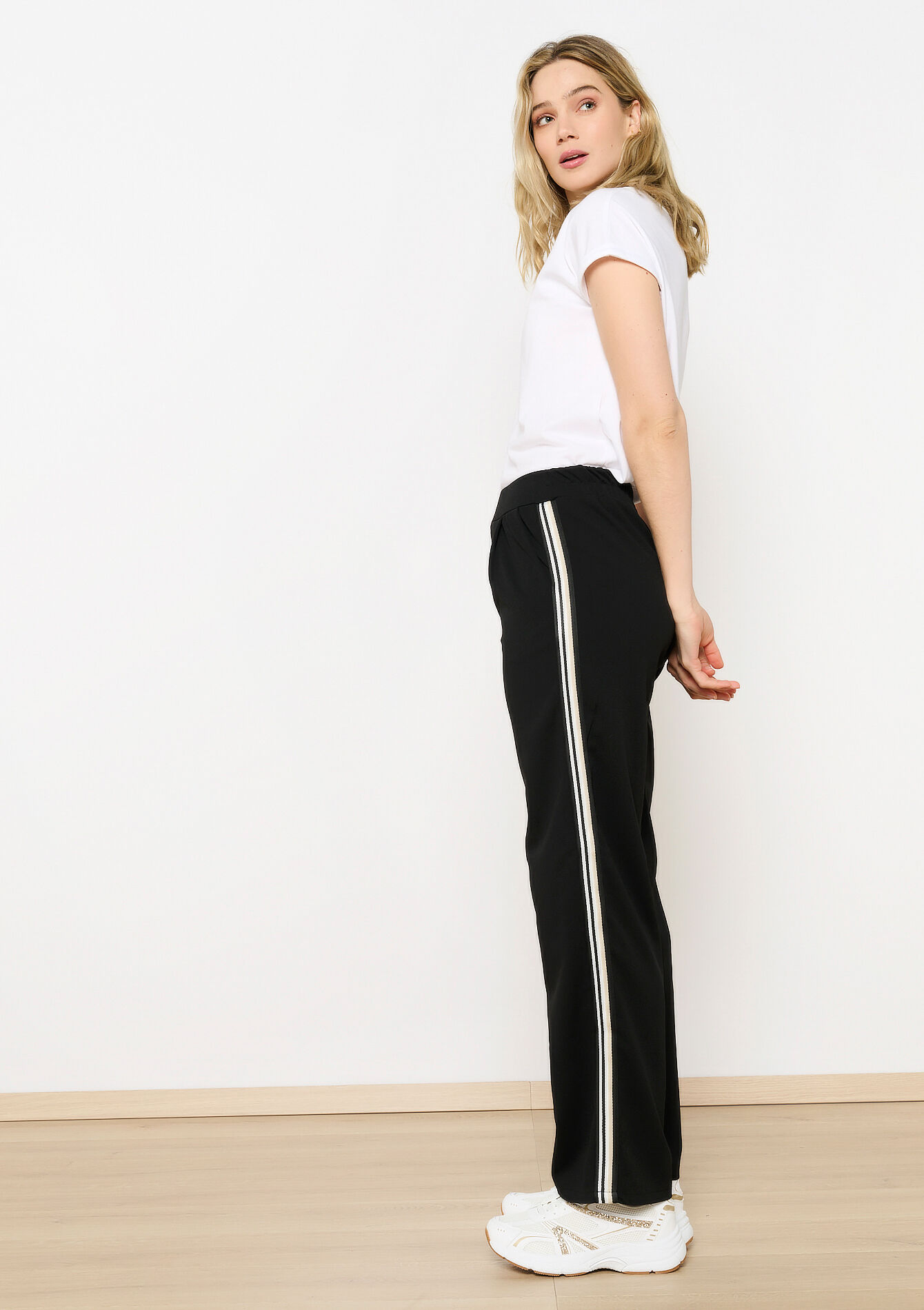 Uitlopende joggingbroek met streep, Uitlopende joggingbroek met streep - BLACK - 06600959_1119