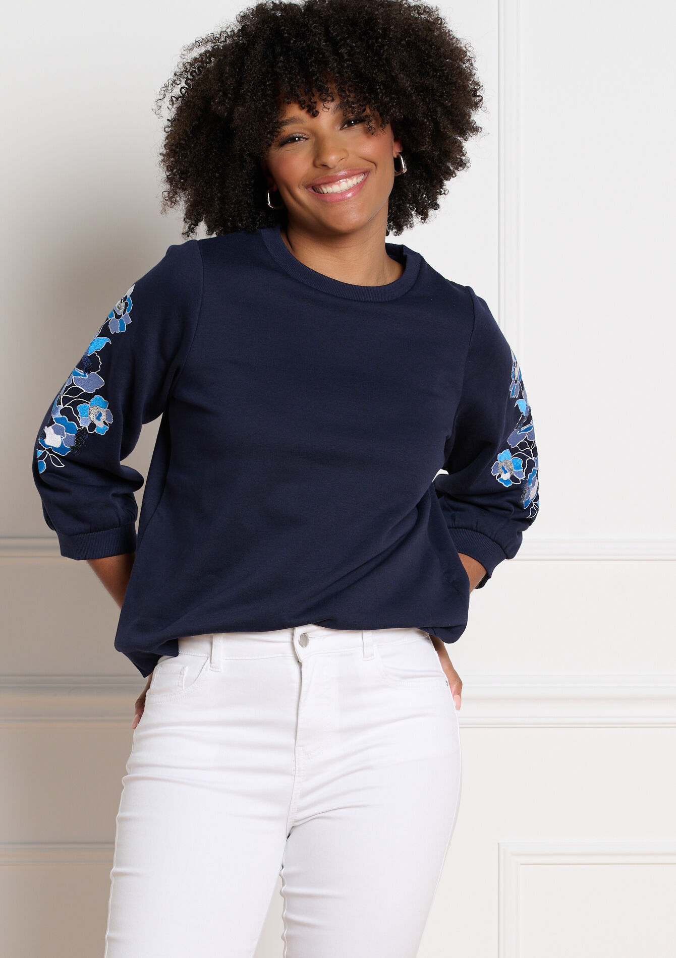 Sweatshirt met geborduurde mouwen - NAVY BASIC - 03001829_2723