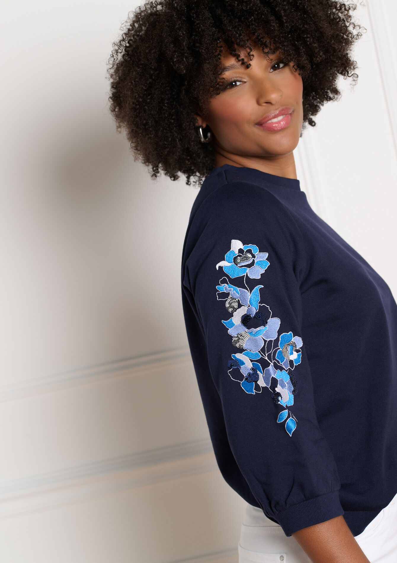 Sweatshirt met geborduurde mouwen - NAVY BASIC - 03001829_2723
