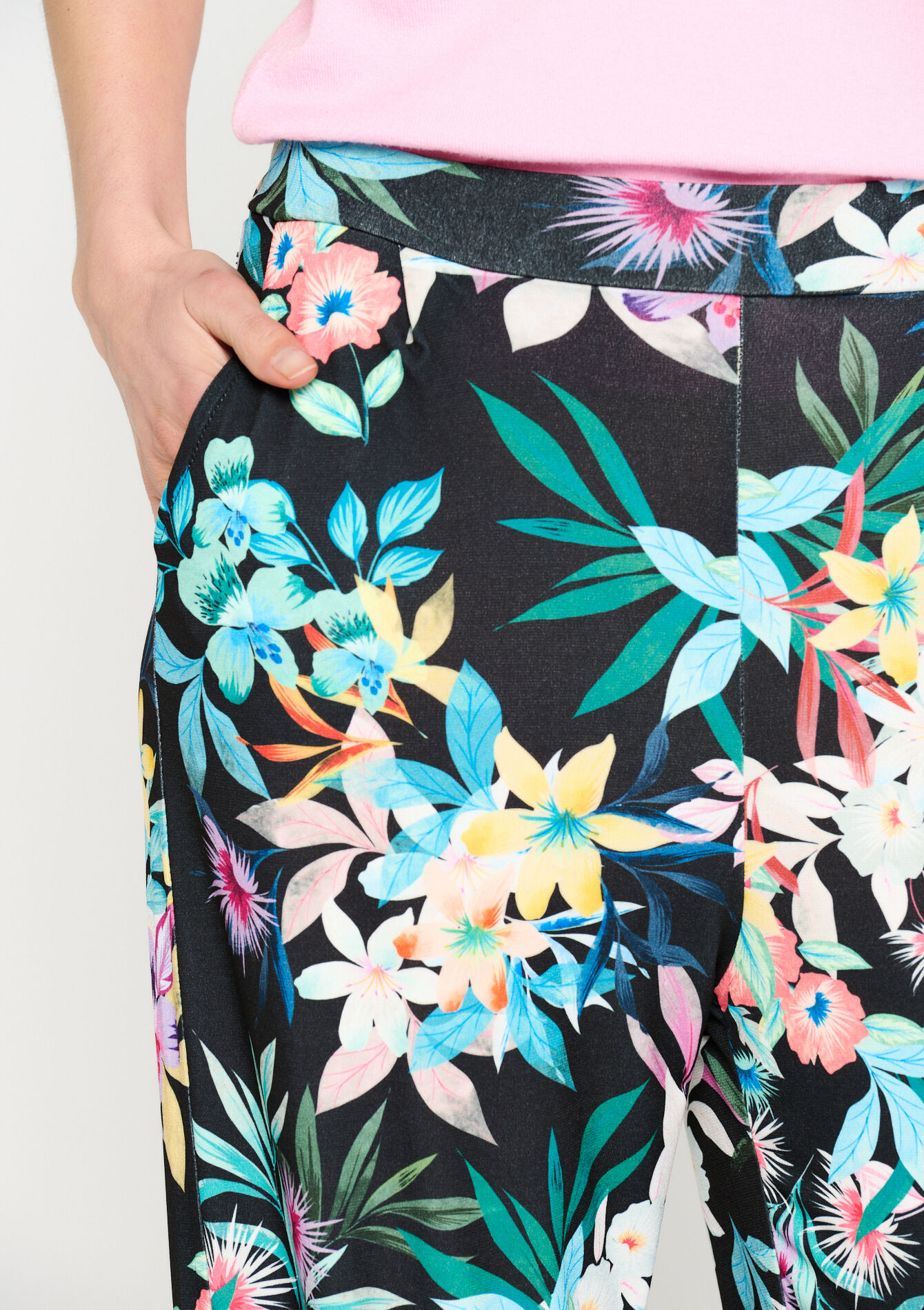 Wijde broek met tropische print, Wijde broek met tropische print - BLACK - 06600746_1119