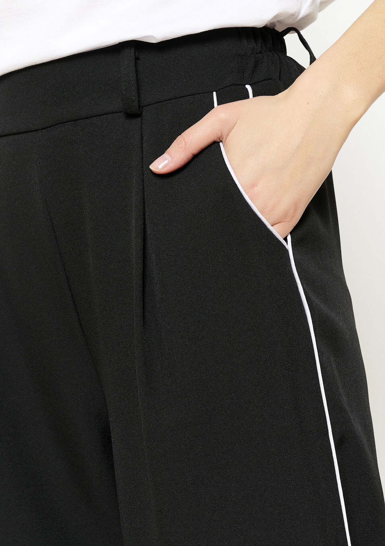 Soepelvallende contrastbroek, Soepelvallende contrastbroek - BLACK - 06600967_1119