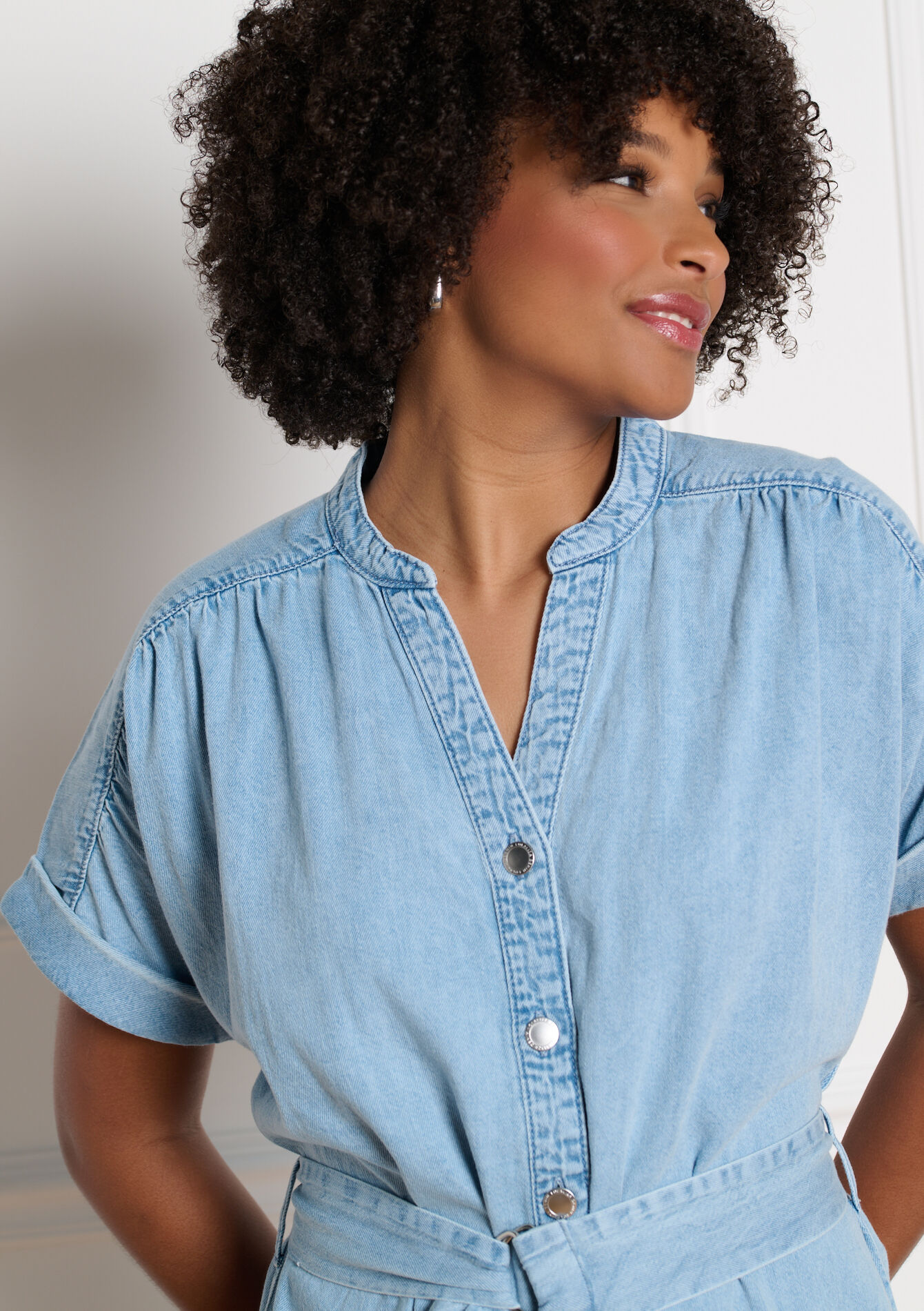 Denim midi-jurk met ceintuur - BLUE BLEACHED - 08104293_0502