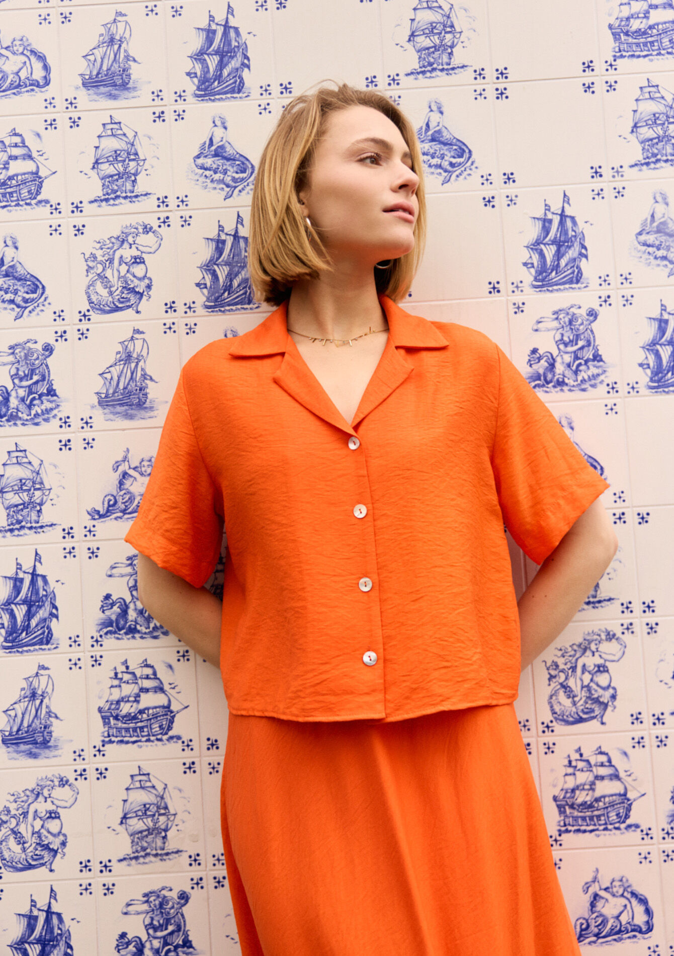 Korte blouse met knopen - ORANGE BRIGHT - 05702800_1255