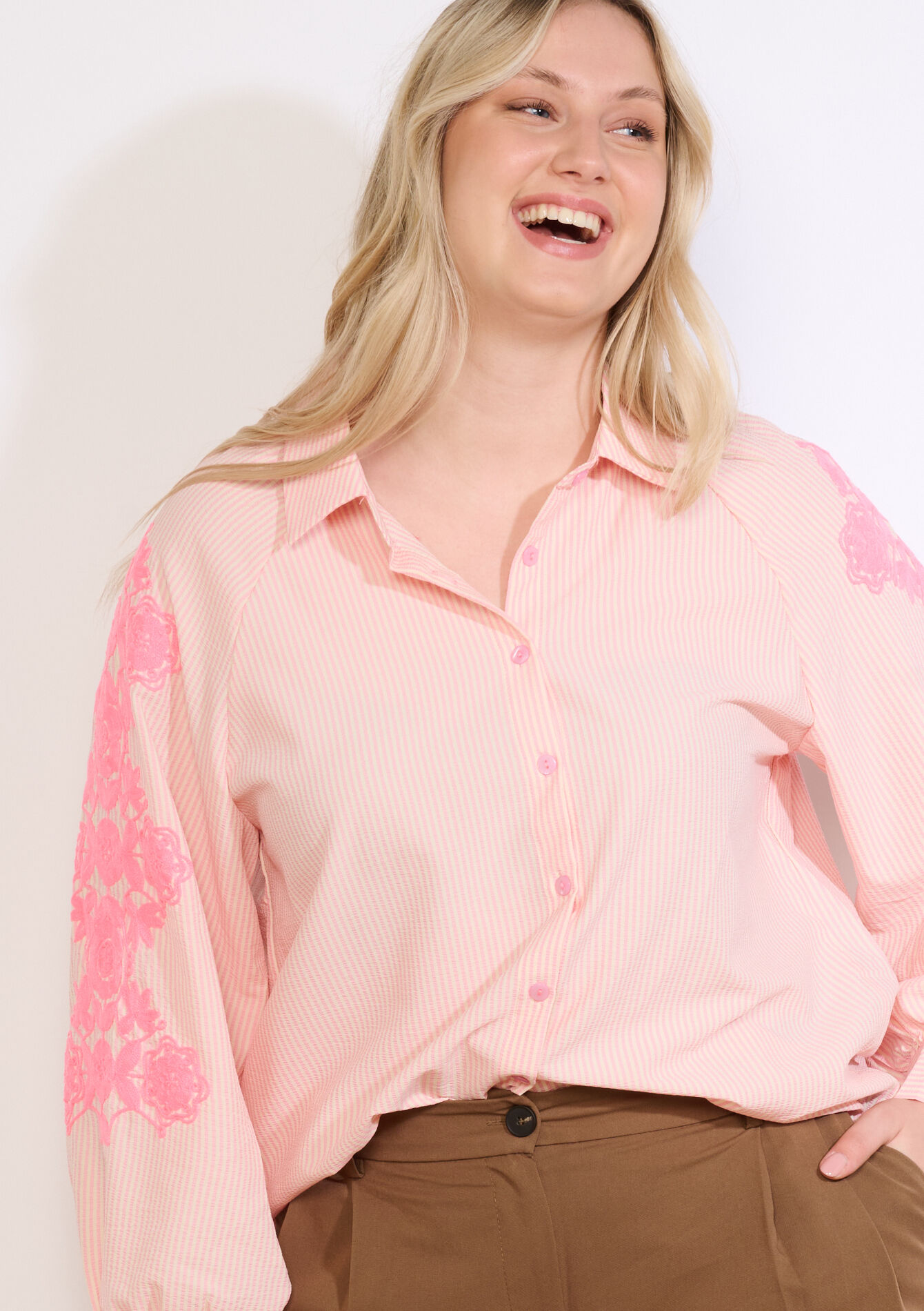 Losvallende blouse met borduursels, Losvallende blouse met borduursels - PASTEL PEACH - 05703032_1974