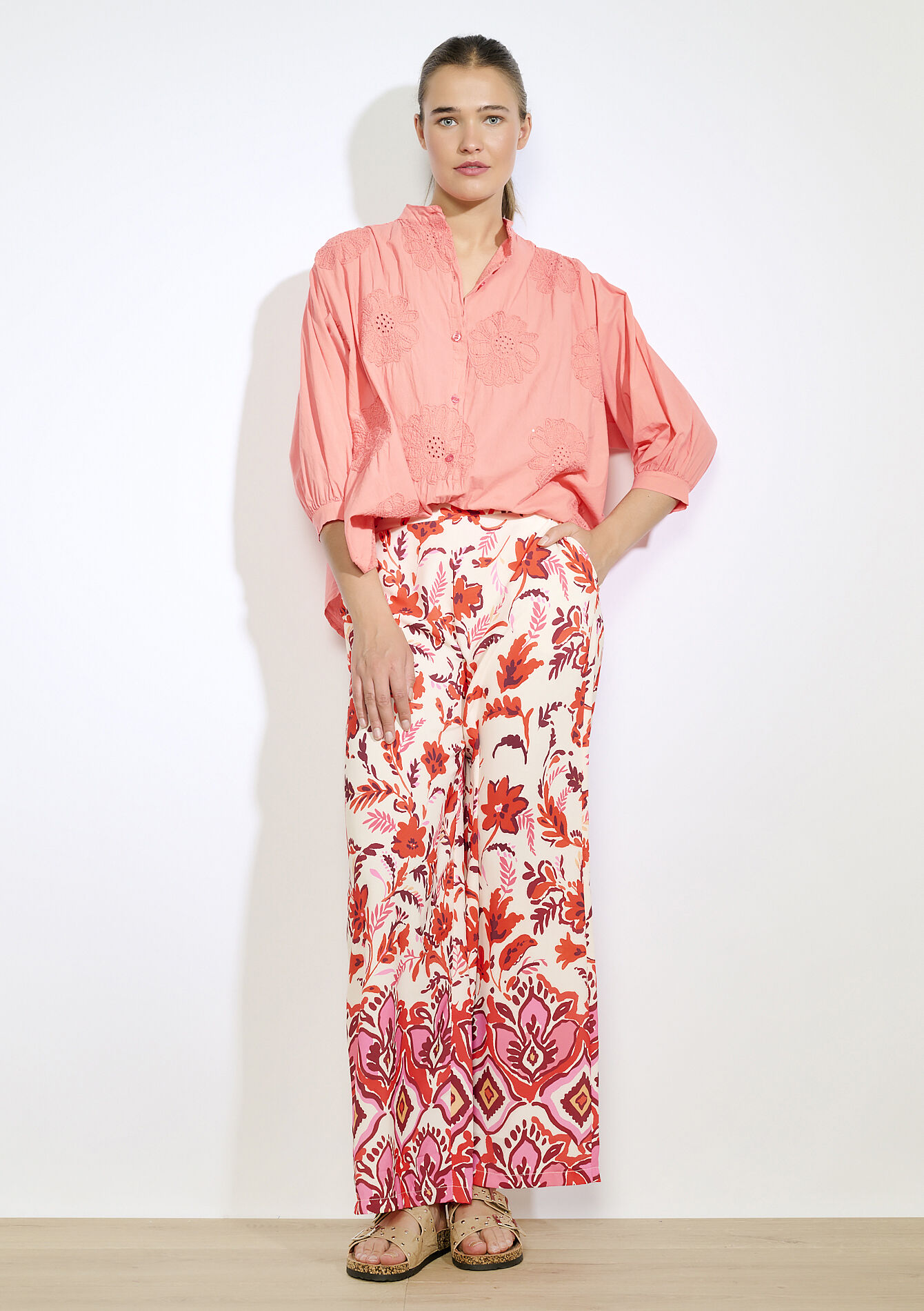 Blouse met broderie anglaise, Blouse met broderie anglaise - CORAL BRIGHT - 05702886_2007