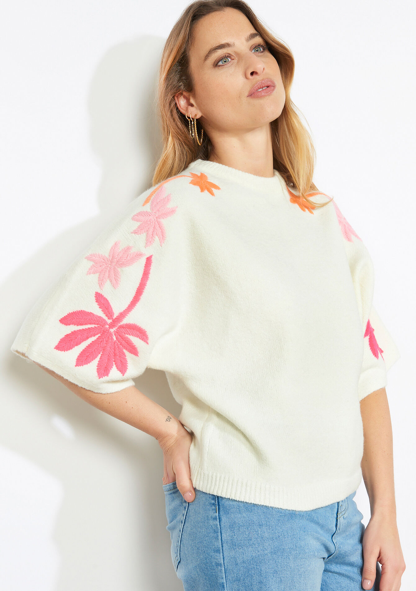 Geborduurde bloemenpull - VANILLA WHITE - 04007194_1013