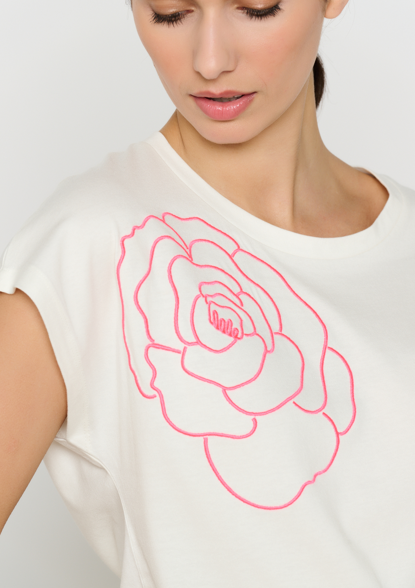 T-shirt with embroidered flower, undefined - OFFWHITE - undefined